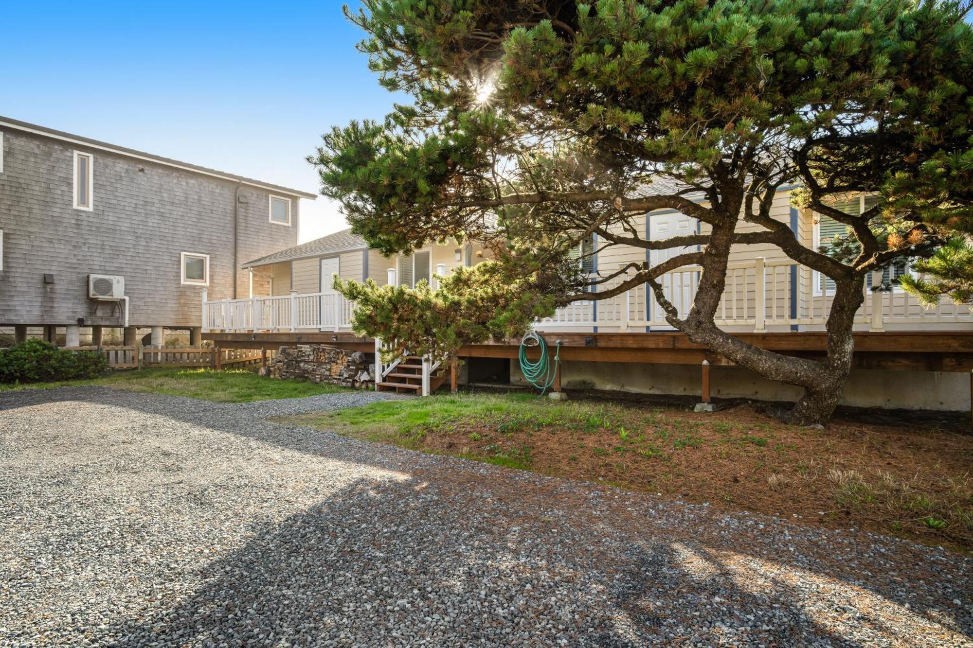Paradise Beach Rockaway Beach Exterior photo